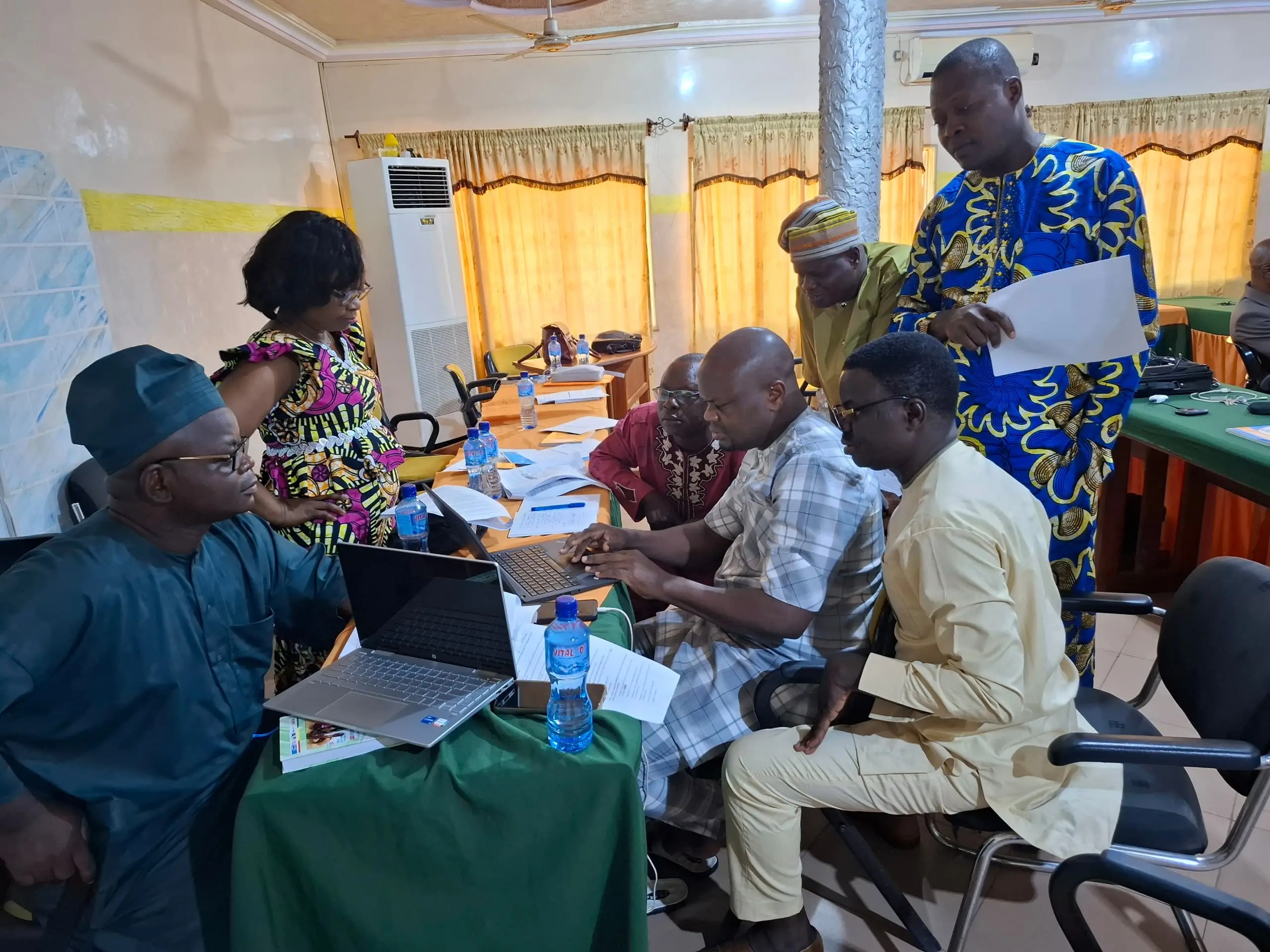 Groupe de formateurs durant l'atelier Apprendre en Paix, Eduquer sans Violence