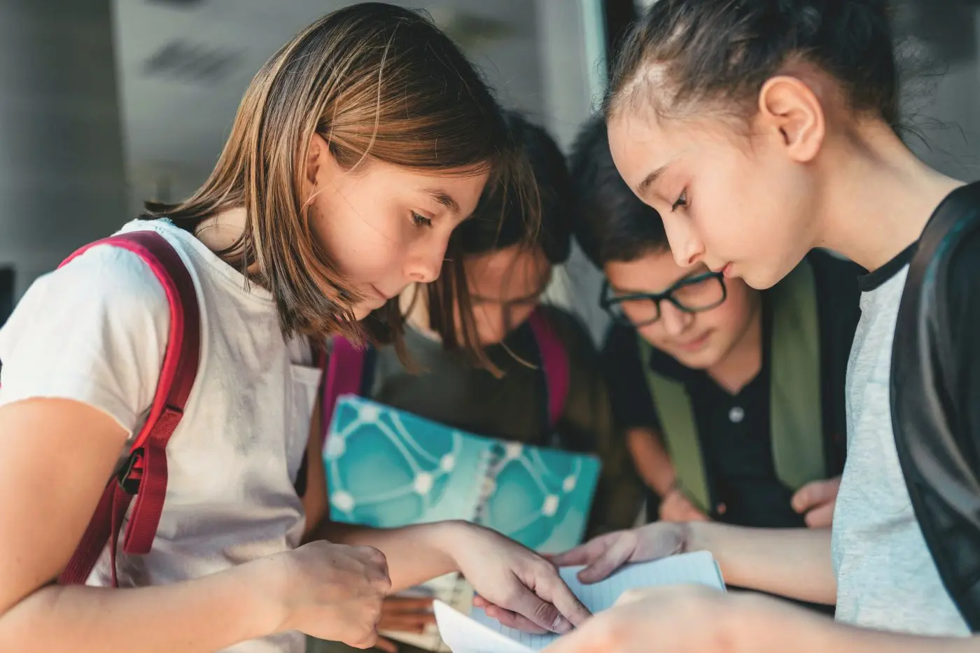 Groupe de jeunes à l'école