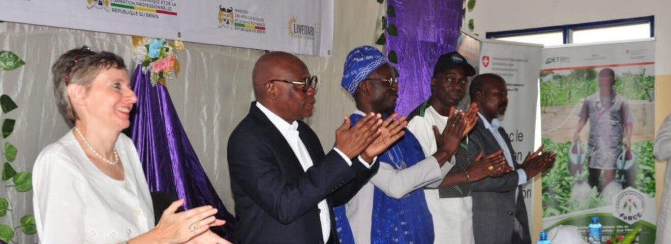 Inauguration de la salle Artisans de Paix, programme APEV avec les autorités béninoises et la DDC